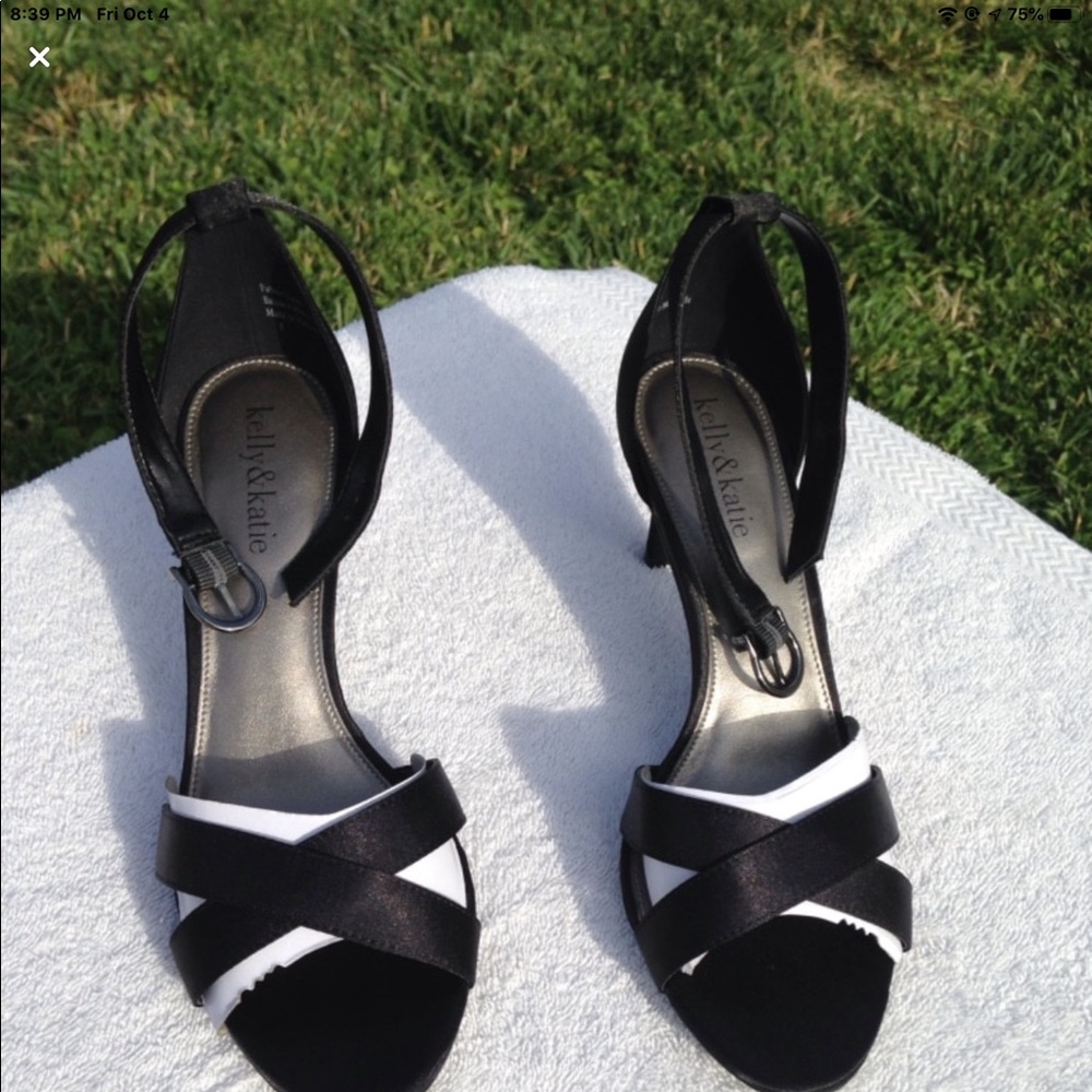 Kelly & Katie black satin sandals - Picture 2 of 5